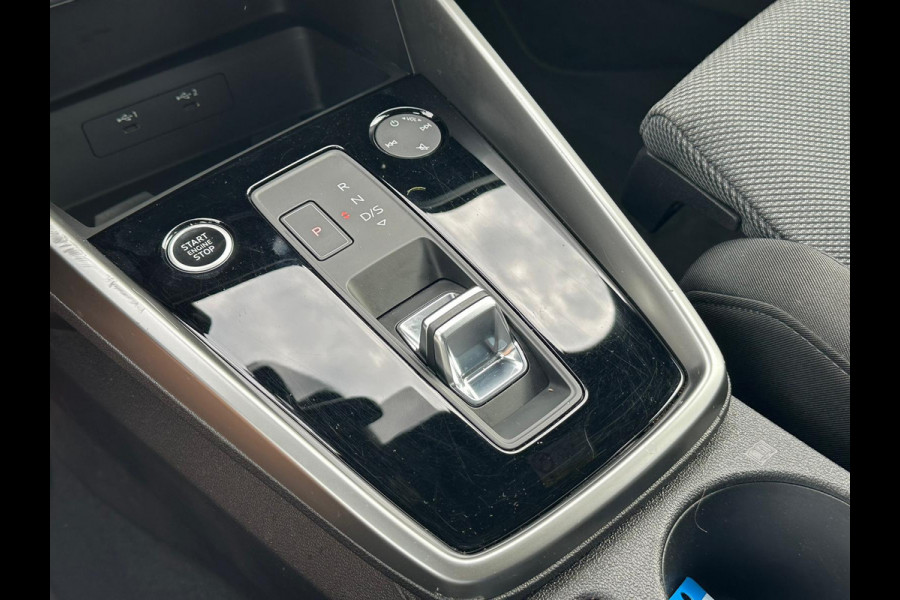 Audi A3 Sportback 30 TFSI Business edition Automaat/VTcockpit/Trekhaak/Led/Cruise/PDC
