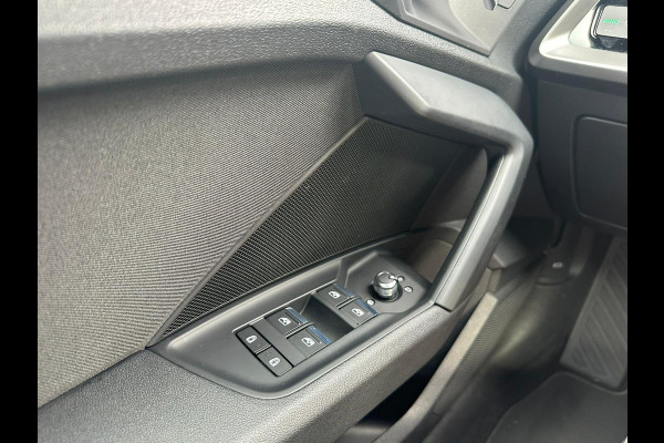 Audi A3 Sportback 30 TFSI Business edition Automaat/VTcockpit/Trekhaak/Led/Cruise/PDC