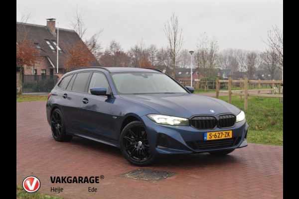 BMW 3 Serie Touring 330e | Plug-In Hybride | 19 Inch | Trekhaak | NL-Auto | Facelift model |