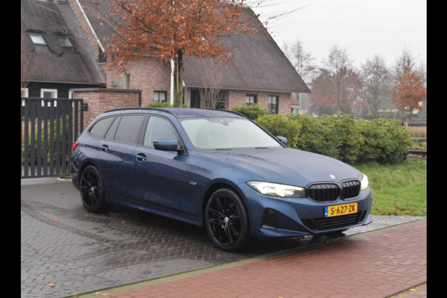 BMW 3 Serie Touring 330e | Plug-In Hybride | 19 Inch | Trekhaak | NL-Auto | Facelift model |