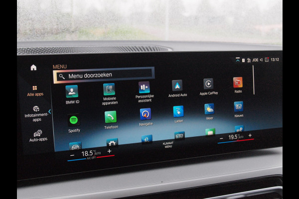 BMW 3 Serie Touring 330e | Plug-In Hybride | 19 Inch | Trekhaak | NL-Auto | Facelift model |