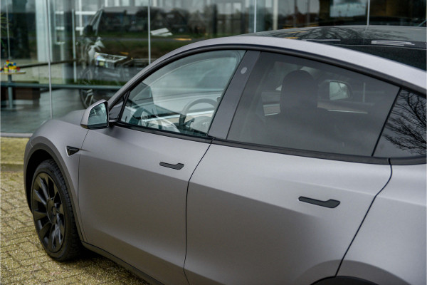 Tesla Model Y Long Range AWD 75 kWh ** 20inch ** Autopilot ** Custom Wrap