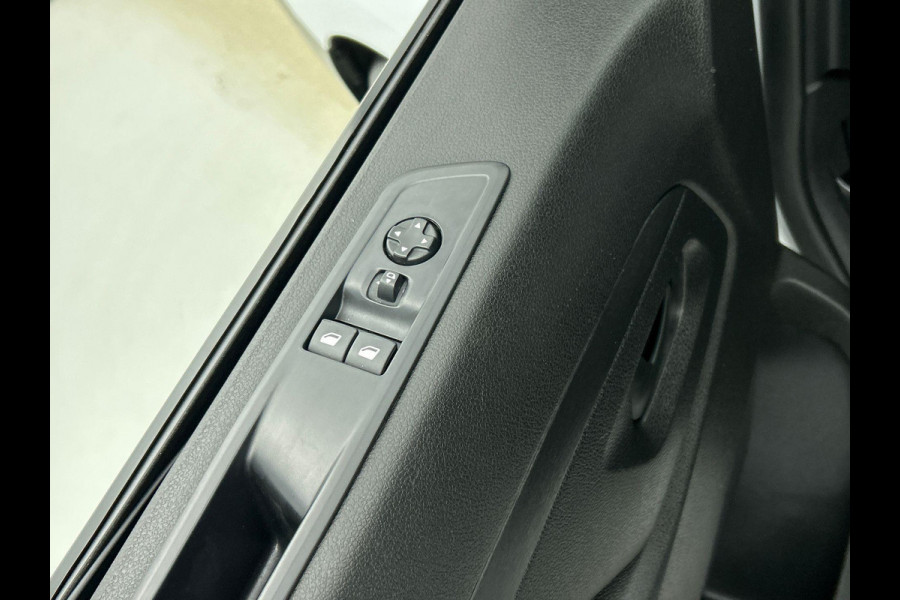 Opel Vivaro 2.0 BlueHDi 145PK L3 Automaat Airco Navigatie Trekhaak Sidebars 3-Zits