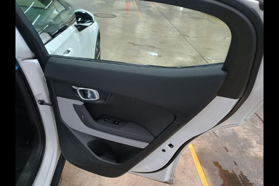 Polestar 2 Long Range Single Motor 78 kWh Panoramadak, Pluspakket, LMV 20'' 4-V Spoke Black Diamond wordt verwacht