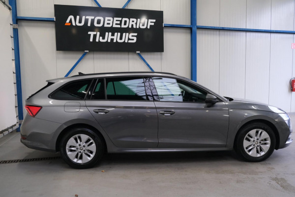 Škoda Octavia Combi 1.0 e-TSI Ambition Automaat - N.A.P. Airco, Cruise, PDC, Navi, Virtual display, Trekhaak.