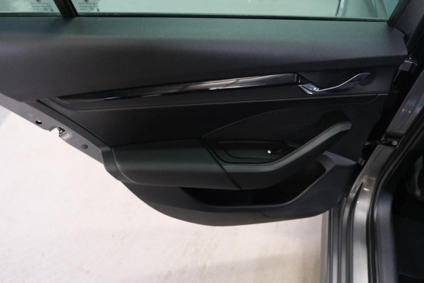 Škoda Octavia Combi 1.0 e-TSI Ambition Automaat - N.A.P. Airco, Cruise, PDC, Navi, Virtual display, Trekhaak.