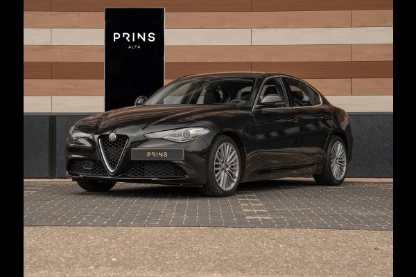 Alfa Romeo Giulia 2.0T 300pk Q2 | Performance Pack | Veloce stoelen | NL-auto | Adapt. onderstel