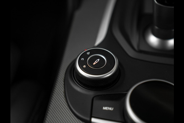 Alfa Romeo Giulia 2.0T 300pk Q2 | Performance Pack | Veloce stoelen | NL-auto | Adapt. onderstel