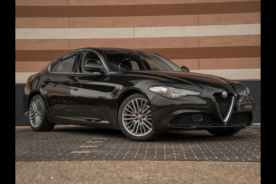 Alfa Romeo Giulia 2.0T 300pk Q2 | Performance Pack | Veloce stoelen | NL-auto | Adapt. onderstel