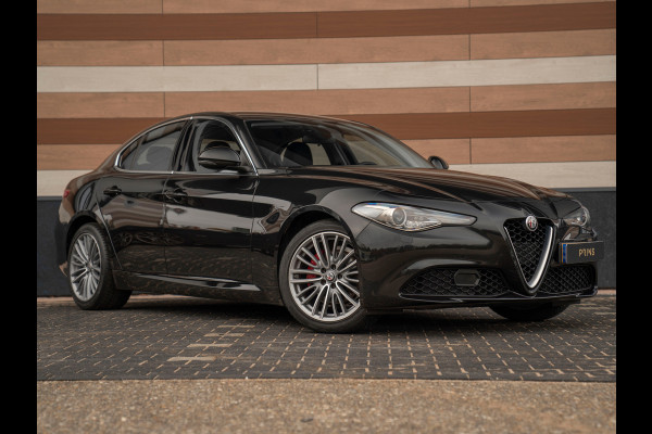 Alfa Romeo Giulia 2.0T 300pk Q2 | Performance Pack | Veloce stoelen | NL-auto | Adapt. onderstel