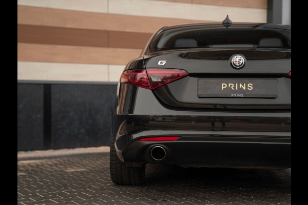 Alfa Romeo Giulia 2.0T 300pk Q2 | Performance Pack | Veloce stoelen | NL-auto | Adapt. onderstel