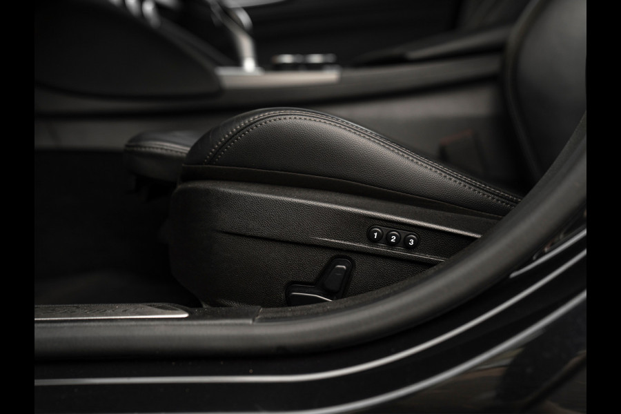 Alfa Romeo Giulia 2.0T 300pk Q2 | Performance Pack | Veloce stoelen | NL-auto | Adapt. onderstel