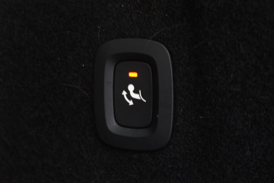 Volvo XC60 T6 350PK Automaat Plug-in Hybrid AWD Plus Dark / Navigatie / Adaptieve Cruisecontrol / Head Up-Display / Panorama dak / Leder / Elektrische stoelen / 360 Camera / Trekhaak /