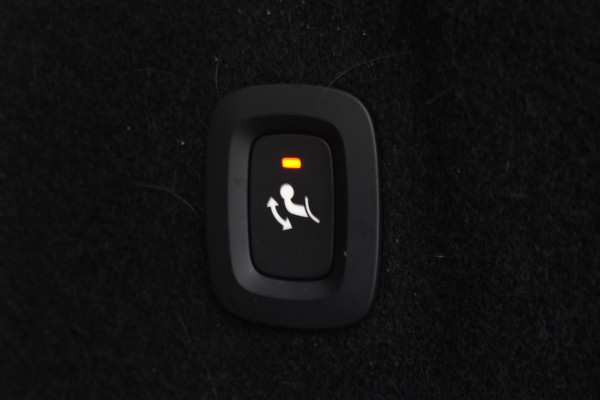 Volvo XC60 T6 350PK Automaat Plug-in Hybrid AWD Plus Dark / Navigatie / Adaptieve Cruisecontrol / Head Up-Display / Panorama dak / Leder / Elektrische stoelen / 360 Camera / Trekhaak /