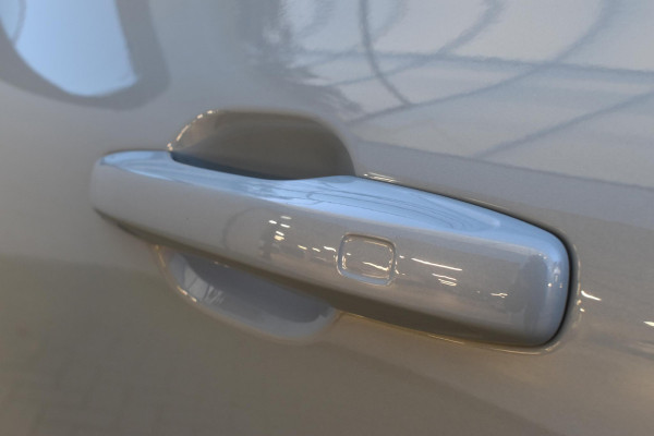 Volvo XC60 T6 350PK Automaat Plug-in Hybrid AWD Plus Dark / Navigatie / Adaptieve Cruisecontrol / Head Up-Display / Panorama dak / Leder / Elektrische stoelen / 360 Camera / Trekhaak /