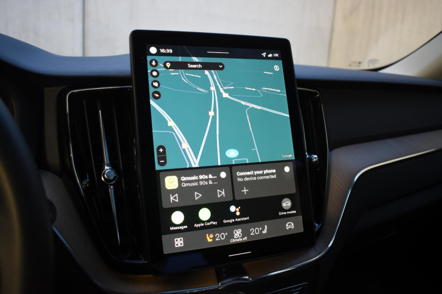 Volvo XC60 T6 350PK Automaat Plug-in Hybrid AWD Plus Dark / Navigatie / Adaptieve Cruisecontrol / Head Up-Display / Panorama dak / Leder / Elektrische stoelen / 360 Camera / Trekhaak /