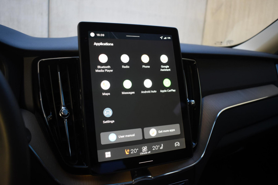 Volvo XC60 T6 350PK Automaat Plug-in Hybrid AWD Plus Dark / Navigatie / Adaptieve Cruisecontrol / Head Up-Display / Panorama dak / Leder / Elektrische stoelen / 360 Camera / Trekhaak /