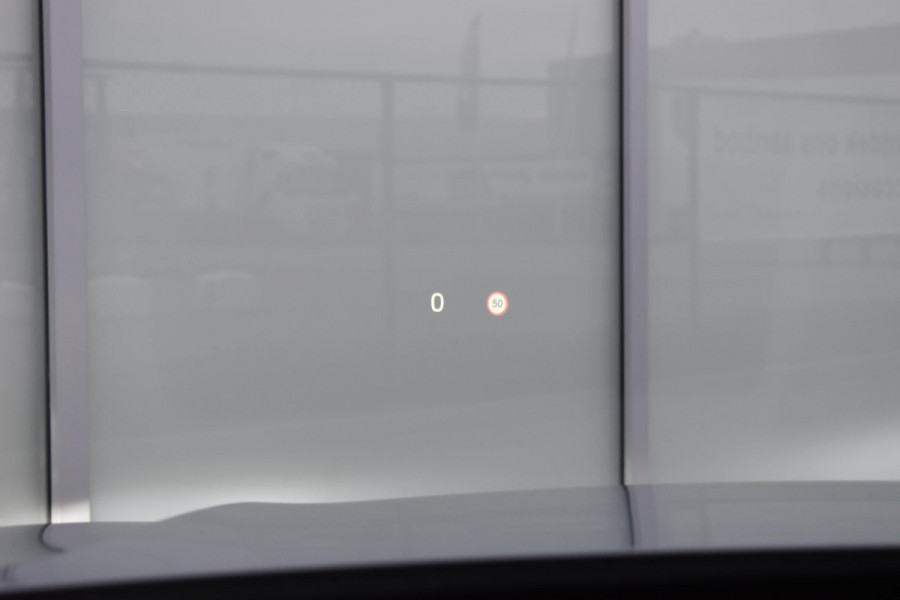 Volvo XC60 T6 350PK Automaat Plug-in Hybrid AWD Plus Dark / Navigatie / Adaptieve Cruisecontrol / Head Up-Display / Panorama dak / Leder / Elektrische stoelen / 360 Camera / Trekhaak /