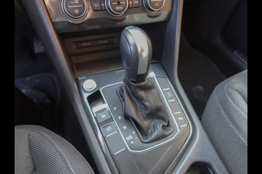 Volkswagen Tiguan Allspace 1.5 TSI DSG R-Line 7p. | Navigatie | Climate Control | Lichtmetalen velgen | DAB | Led | Stoelverwarming