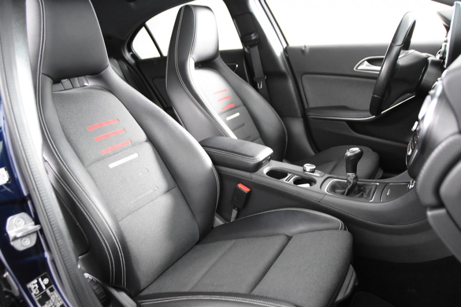 Mercedes-Benz A-Klasse 180 AMG-Line Ambiente *Navi*Stoelverwarming*