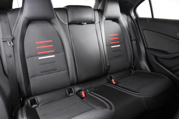 Mercedes-Benz A-Klasse 180 AMG-Line Ambiente *Navi*Stoelverwarming*