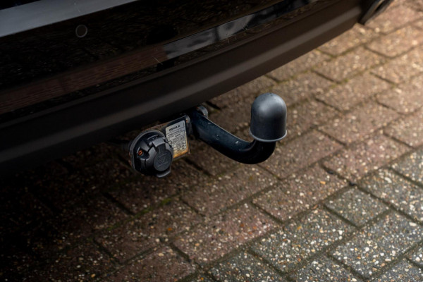 Audi A6 Avant 1.8 TFSI ultra 190 PK Adaptive Trekhaak Pano Half/Leer PDC 19'' S-Line