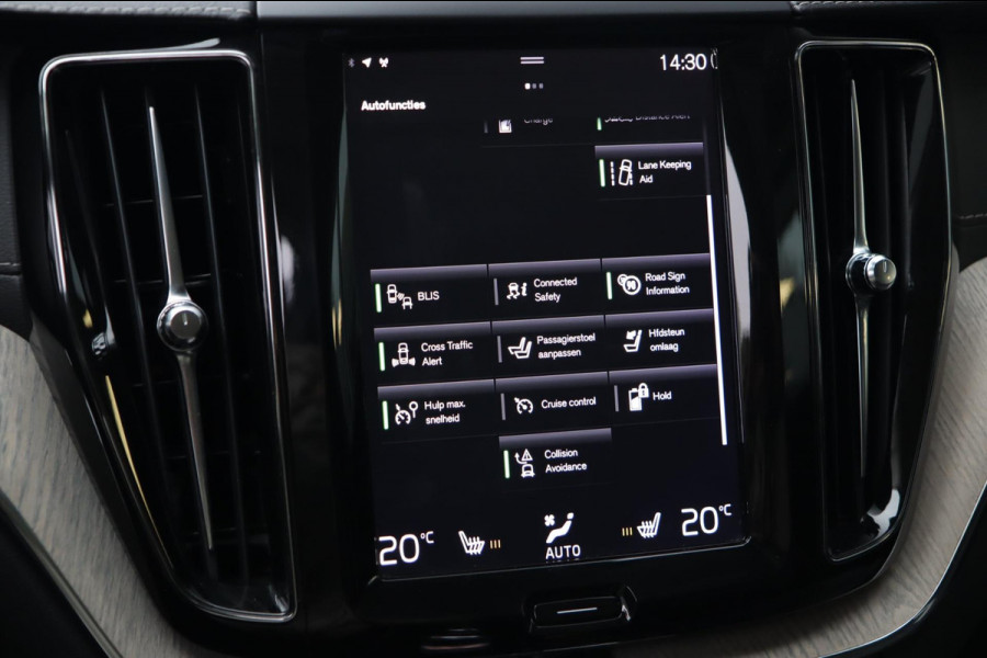 Volvo XC60 2.0 T8 Twin Engine AWD Inscription / PANODAK / HUD / KEYLESS / 2X MEMORY / CAMERA