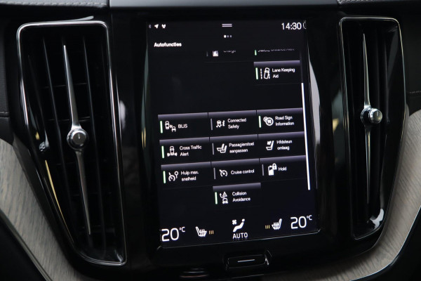 Volvo XC60 2.0 T8 Twin Engine AWD Inscription / PANODAK / HUD / KEYLESS / 2X MEMORY / CAMERA
