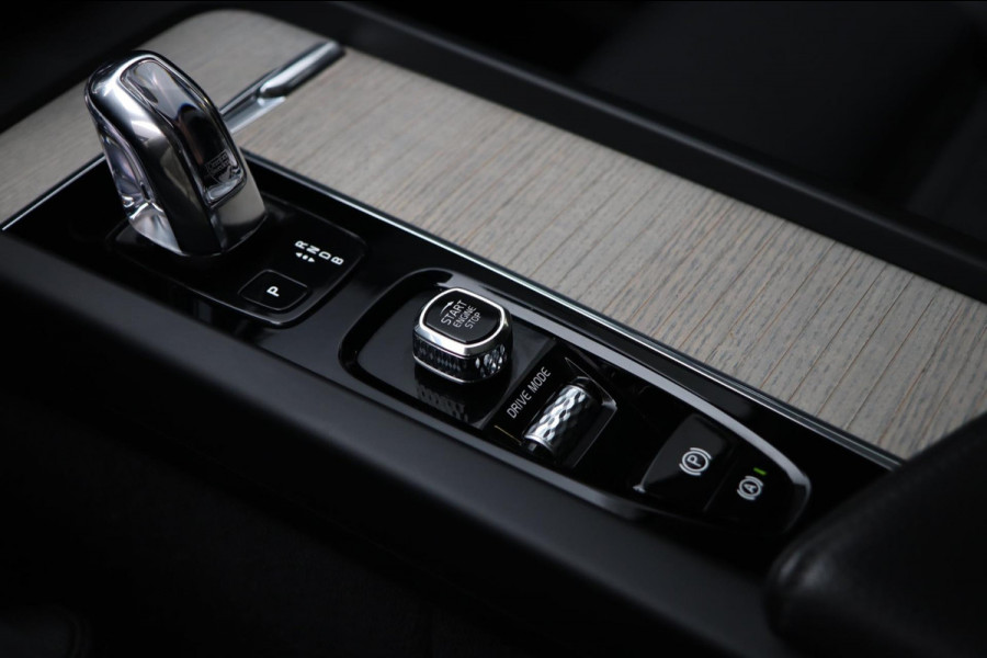 Volvo XC60 2.0 T8 Twin Engine AWD Inscription / PANODAK / HUD / KEYLESS / 2X MEMORY / CAMERA