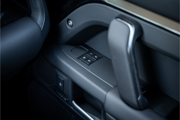 Land Rover Defender 110 P300e 110 FULL URBAN PACK ** Towing ** Cold Climate ** 23inch