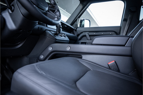 Land Rover Defender 110 P300e 110 FULL URBAN PACK ** Towing ** Cold Climate ** 23inch