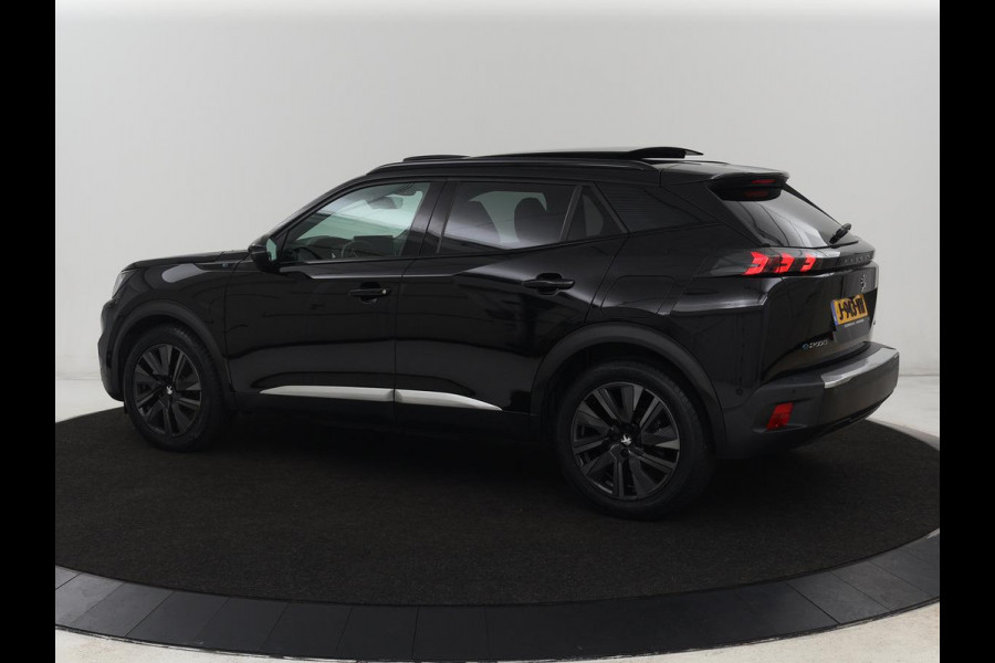 Peugeot e-2008 EV GT 50 kWh | Panoramadak | Stoelverwarming | Adaptive cruise | Leder/Alcantara | Carplay | 18'' | Camera | Navigatie | Dodehoek detectie