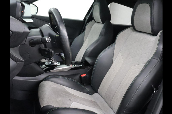 Peugeot e-2008 EV GT 50 kWh | Panoramadak | Stoelverwarming | Adaptive cruise | Leder/Alcantara | Carplay | 18'' | Camera | Navigatie | Dodehoek detectie