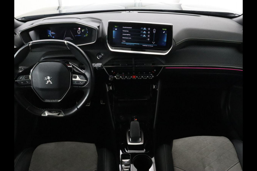 Peugeot e-2008 EV GT 50 kWh | Panoramadak | Stoelverwarming | Adaptive cruise | Leder/Alcantara | Carplay | 18'' | Camera | Navigatie | Dodehoek detectie