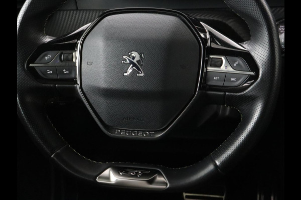 Peugeot e-2008 EV GT 50 kWh | Panoramadak | Stoelverwarming | Adaptive cruise | Leder/Alcantara | Carplay | 18'' | Camera | Navigatie | Dodehoek detectie