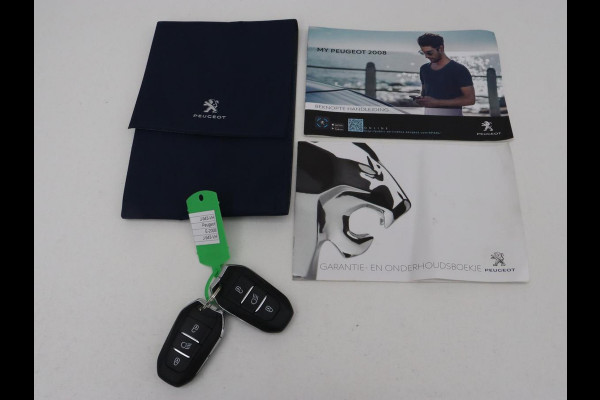 Peugeot e-2008 EV GT 50 kWh | Panoramadak | Stoelverwarming | Adaptive cruise | Leder/Alcantara | Carplay | 18'' | Camera | Navigatie | Dodehoek detectie