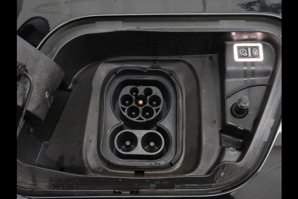 Peugeot e-2008 EV GT 50 kWh | Panoramadak | Stoelverwarming | Adaptive cruise | Leder/Alcantara | Carplay | 18'' | Camera | Navigatie | Dodehoek detectie