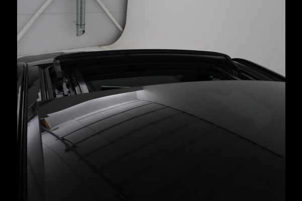 Peugeot e-2008 EV GT 50 kWh | Panoramadak | Stoelverwarming | Adaptive cruise | Leder/Alcantara | Carplay | 18'' | Camera | Navigatie | Dodehoek detectie