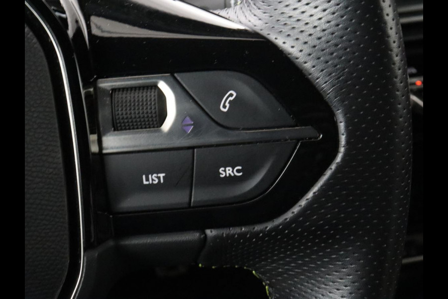 Peugeot e-2008 EV GT 50 kWh | Panoramadak | Stoelverwarming | Adaptive cruise | Leder/Alcantara | Carplay | 18'' | Camera | Navigatie | Dodehoek detectie