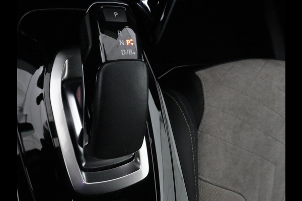 Peugeot e-2008 EV GT 50 kWh | Panoramadak | Stoelverwarming | Adaptive cruise | Leder/Alcantara | Carplay | 18'' | Camera | Navigatie | Dodehoek detectie