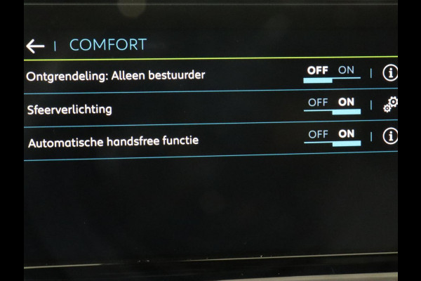 Peugeot e-2008 EV GT 50 kWh | Panoramadak | Stoelverwarming | Adaptive cruise | Leder/Alcantara | Carplay | 18'' | Camera | Navigatie | Dodehoek detectie