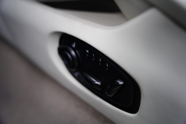 Aston Martin DB12 Volante 4.0 V8 NL-Auto 1e Eigenaar 3 D.Km Nw.Pr 430K