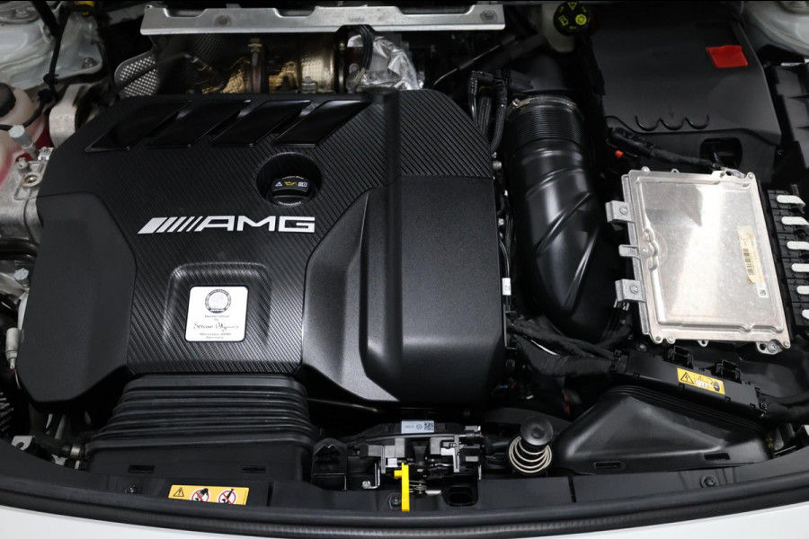 Mercedes-Benz AMG CLA 45 BTW/MULTIBEAM/VIRTUAL/SFEER/KUIP+MEMORY/19" LMV/CAM/ACC/ECC/12 MND GARANTIE