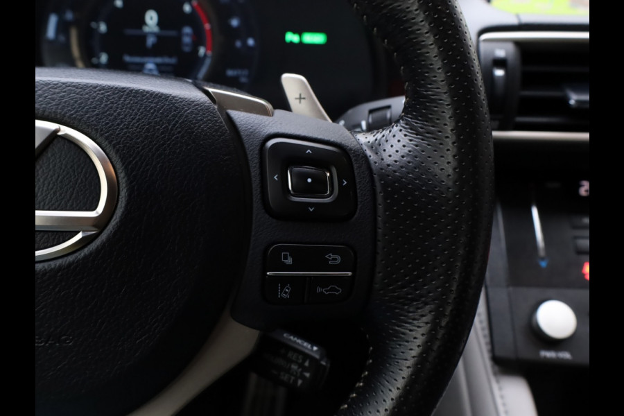 Lexus RC 300h F SPORT Line | Mark Levinson | Safety Pack | Stoelventilati