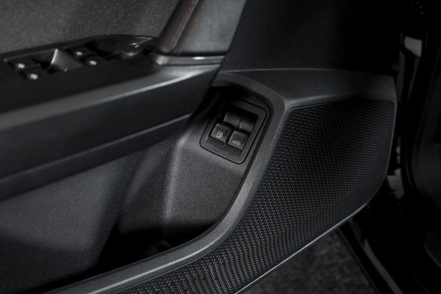 CUPRA Leon Sportstourer 1.5 TSI e-Hybrid Business | Drive Pack | Dig. Cockpit | Adapt. Cruise | Stoel-+Stuurverw. | PDC | Camera | NAV + App. Connect | ECC | LM 18" | 9447