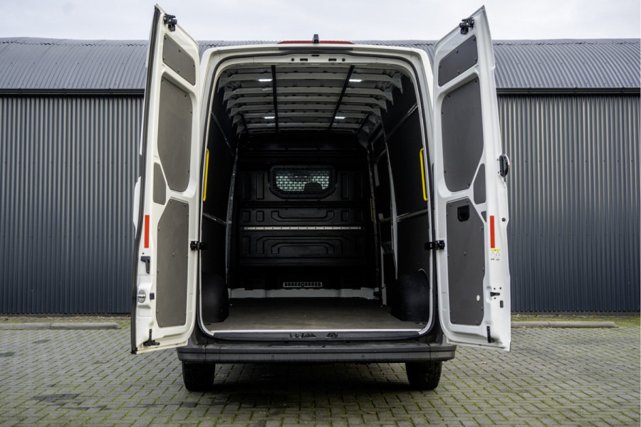 Volkswagen Crafter 35 2.0 TDI L4H3 | 177PK | Automaat | NW Interieur | Navi | Camera | Carplay