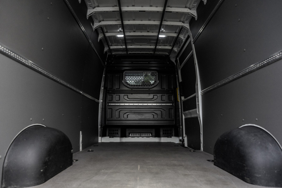 Volkswagen Crafter 35 2.0 TDI L4H3 | 177PK | Automaat | NW Interieur | Navi | Camera | Carplay