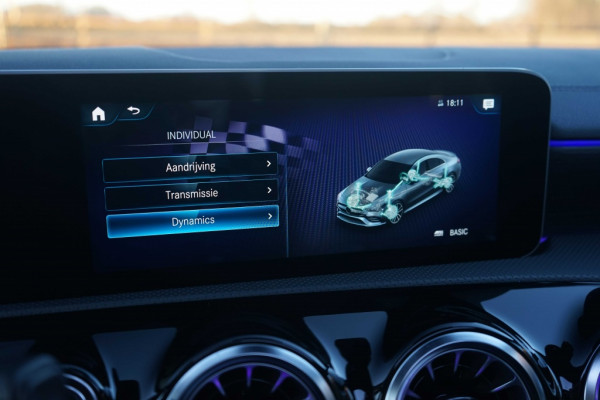 Mercedes-Benz CLA-Klasse AMG CLA 35 4Matic 306PK Pano/Aero/Night/Sfeer