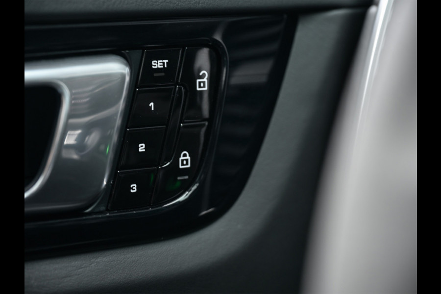 Porsche Cayenne Coupé 3.0 E-Hybrid · Sport chrono · NL-auto · Panoramadak · Bose sound · Keyless · 360 Camera · 4 Wheel steering · Adaptive cruise · M