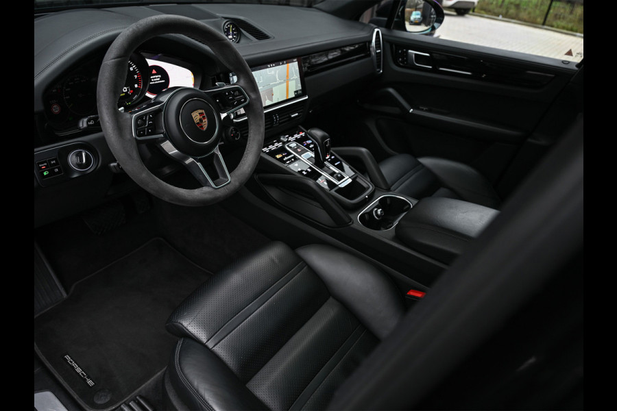 Porsche Cayenne Coupé 3.0 E-Hybrid · Sport chrono · NL-auto · Panoramadak · Bose sound · Keyless · 360 Camera · 4 Wheel steering · Adaptive cruise · M